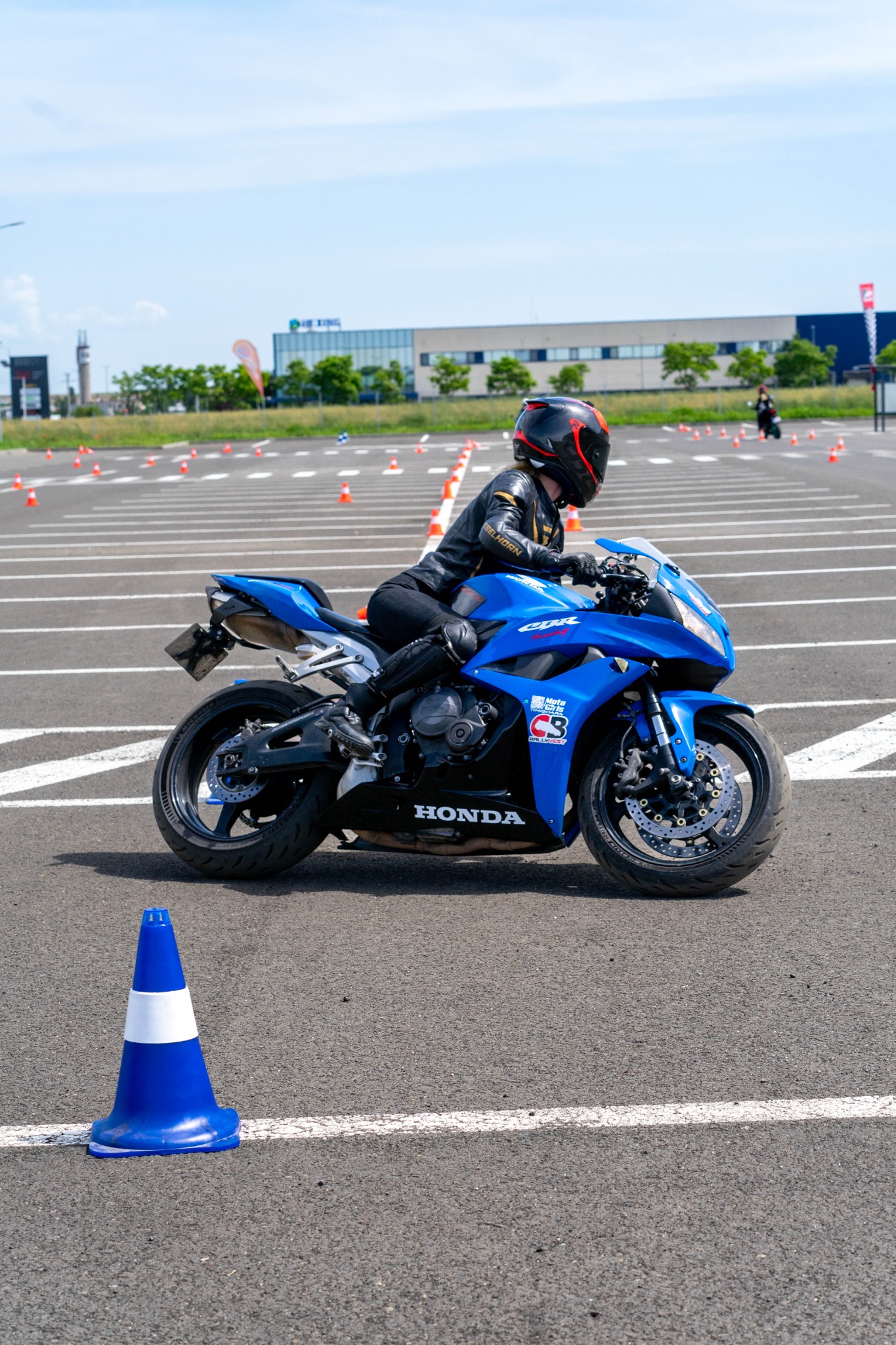 Comunitate pe doua roti Curs defensiv moto caritabil 4
